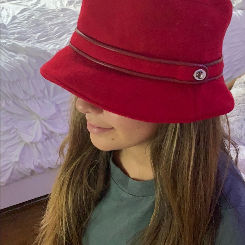 Coach Red Hat